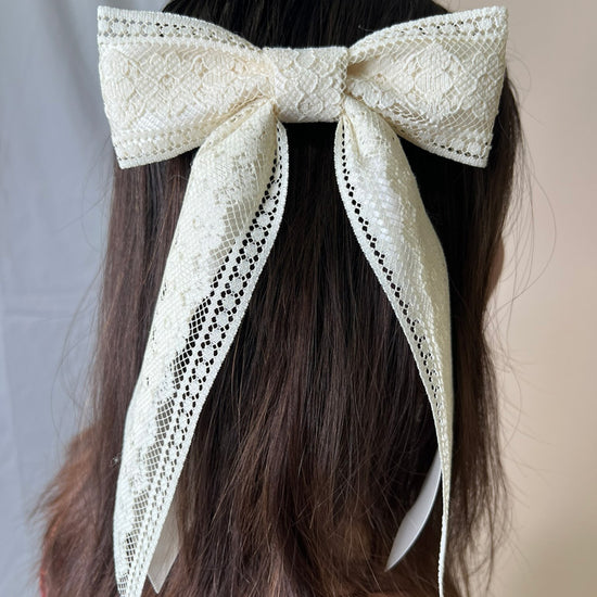 Daphne Ivory Lace Bow