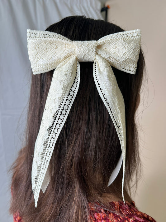 Daphne Ivory Lace Bow