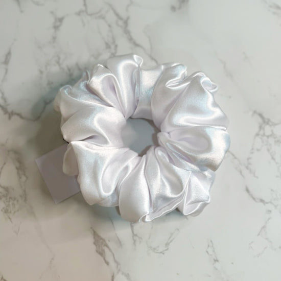 Yuki Jumbo Scrunchie