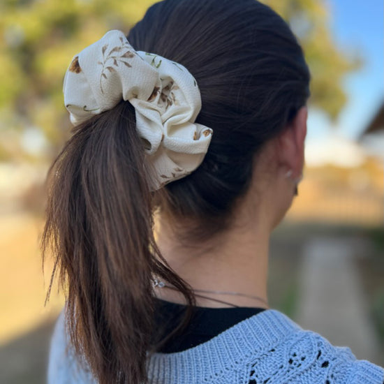 Girl wearing Xara Jumbo Scrunchie