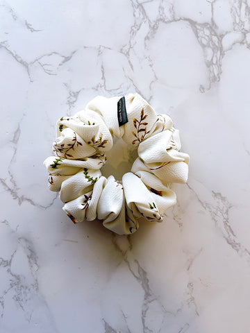 Xara Petite Scrunchie | Beige | Floral