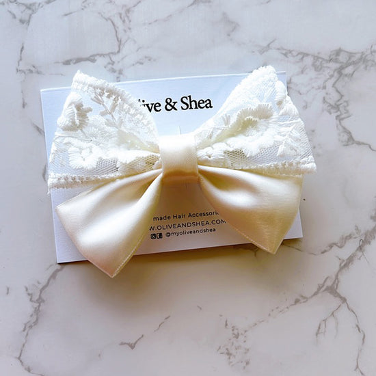 Laura Small Lace Bow