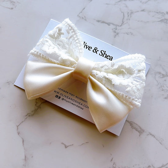 Laura Small Lace Bow