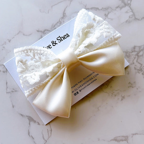 Laura Small Lace Bow