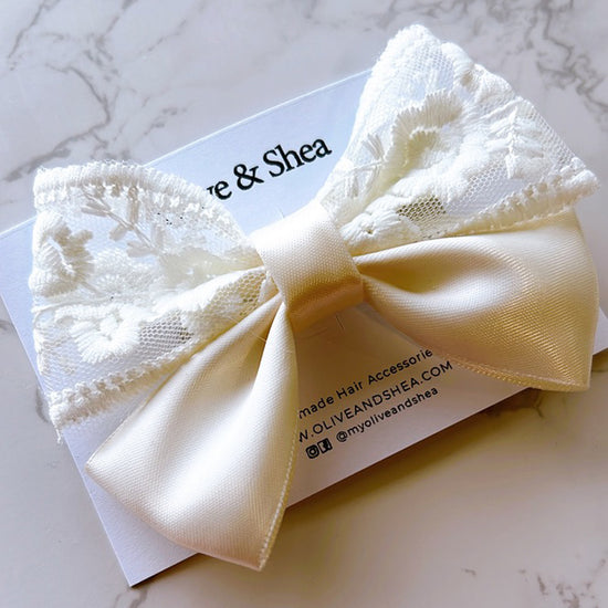 Laura Small Lace Bow