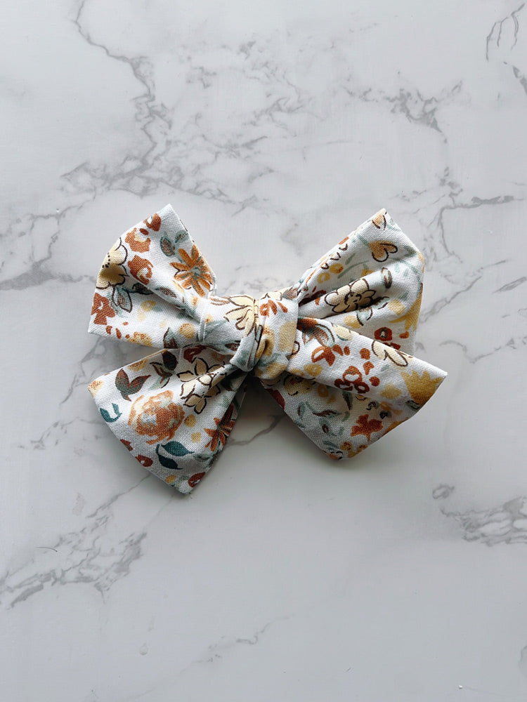 Ari Knot Bow