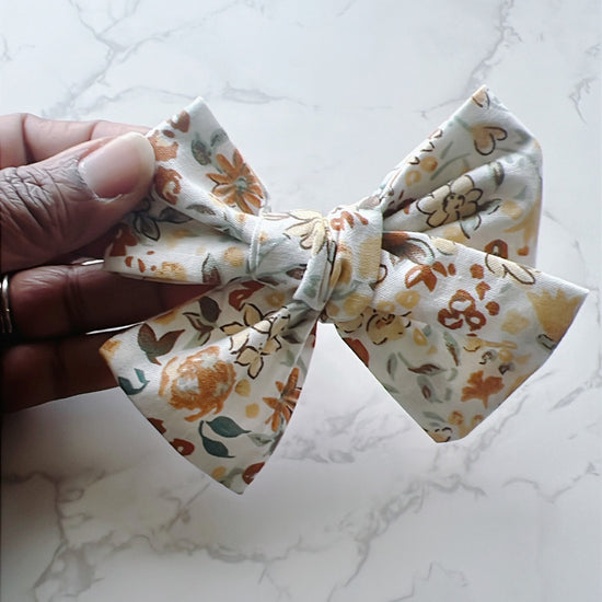Ari Knot Bow
