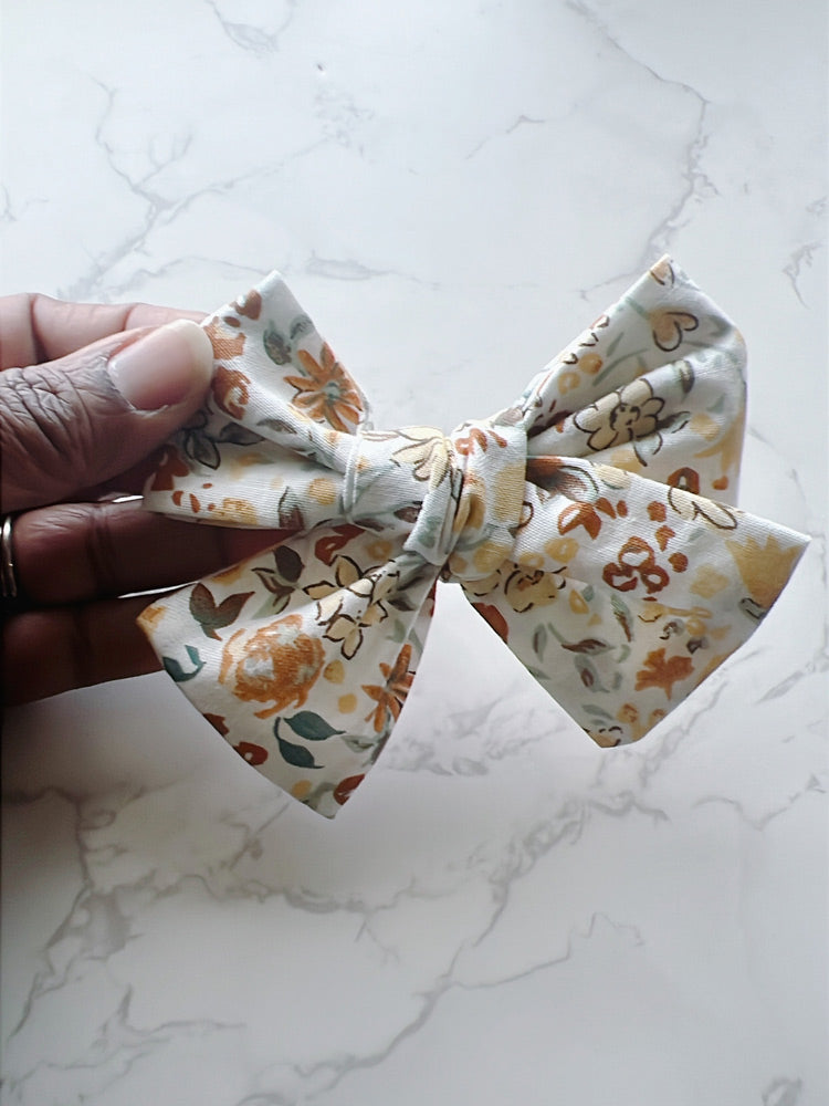 Ari Knot Bow
