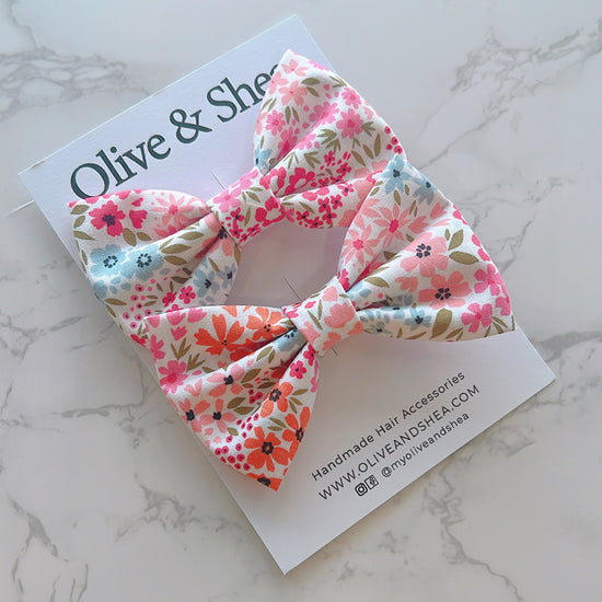 Rosy Petals Bow Set