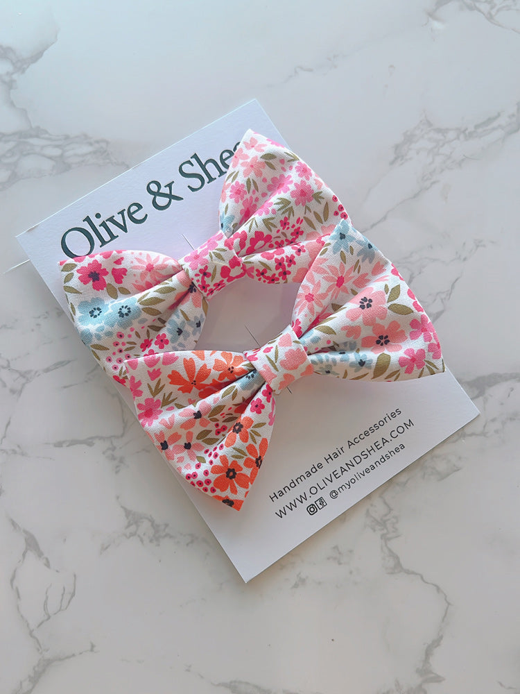 Rosy Petals Bow Set