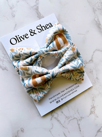 Our Lady of Lourdes Bow Set