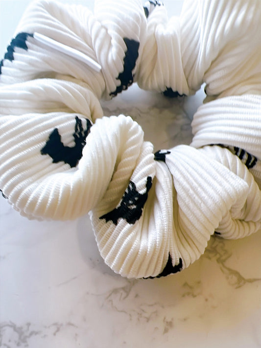 Handmade white ribbed scrunchie with black pattern